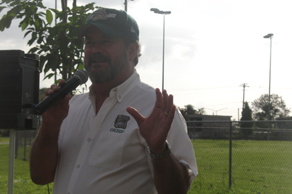 El rector del RUM, doctor Jorge Iván Vélez Arocho, durante los actos de apertura del sendero.