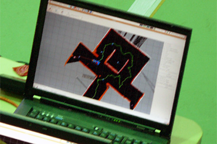 El recorrido del robot se registra en una computadora en la que se evidencia que la misión haya sido completada.