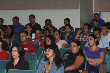 El evento equipó a los nuevos colegiales con herramientas educativas y con los reglamentos que deben cumplir para completar sus programas de estudio.