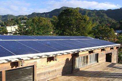 El Laboratorio Solar de Casa Pueblo-RUM, un esfuerzo colaborativo entre la organización de autogestión adjunteña Casa Pueblo, el Recinto Universitario de Mayagüez y la empresa nativa Solartek.
