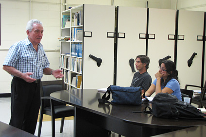 El doctor Juan González Lagoa ofreció un taller sobre oceanografía. Foto Mariam Ludim Rosa / Prensa RUM