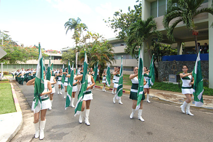 La celebración del 98 aniversario del RUM comenzó con la tradicional parada por las calles del Colegio.