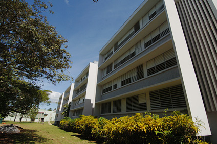 El edificio, diseñado originalmente por el arquitecto Henry Klumb, fue la sede del Colegio de ADEM hasta el 2006.