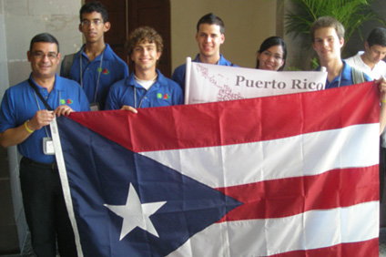 Desde la izquierda el profesor Yuri Rojas, Aravind Arun, Alan Wagner, Eric Crespo, Paulina (guía del grupo) y George Arzeno.