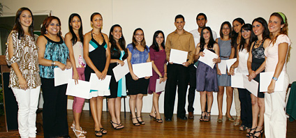 Parte de los estudiantes de Ciencias Agrícolas que fueron reconocidos por su alto desempeño académico. (Foto: Luis E. Collazo / Ciencias Agrícolas)