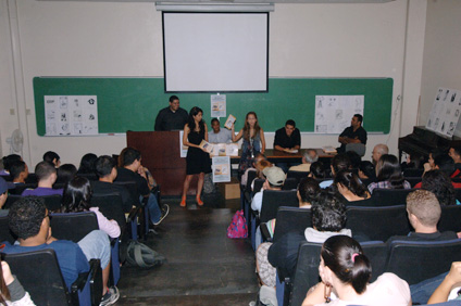 Los estudiantes del curso MUSI 4995 trabajaron en la creación del libro Bello amanecer, antología del bolero puertorriqueño.