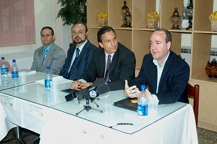 En el orden acostumbrado: José Vega, director del CDE; Jorge Rivera Santos, rector interino del RUM; Luis Valderrama, vicepresidente en Puerto Rico de PfC; y Nelson Perea, director ejecutivo de PRTEC.