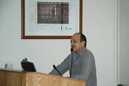 El profesor Edwin Vega Milán ofreció el taller sobre la asistencia tecnológica y el diseño universal.