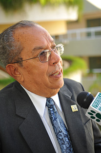 El profesor Alfredo González Martínez es fundador y catedrático jubilado del Departamento de Economía del RUM.