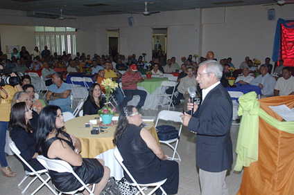 El doctor Miguel Muñoz, presidente interino de la UPR, destacó que los trabajadores forman parte un equipo de trabajo comprometido.