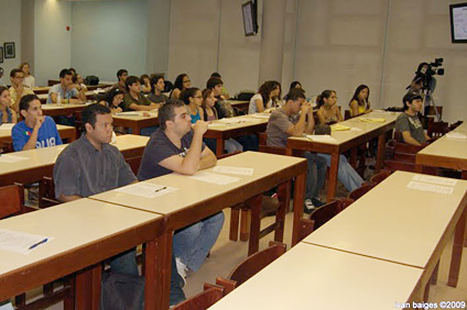 Luego de escuchar las teorías, la audiencia participó en un debate.