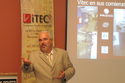 Héctor Carlo, administrador de ViTec relató la trayectoria del proyecto y compartió las historias de éxito de las empresas que han participado en la iniciativa.