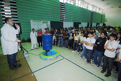 En el evento se hacen demostraciones de diversos proyectos como el de Ciencia sobre ruedas.