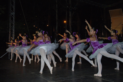 El espectáculo comenzó con la presentación del Ballet Teatro de Cabo Rojo.