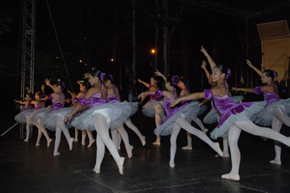 El espectáculo comenzó con la presentación del Ballet Teatro de Cabo Rojo.