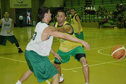 En la primera ronda de baloncesto, el RUM logró victorias ante la Universidad Interamericana, en ambas ramas.