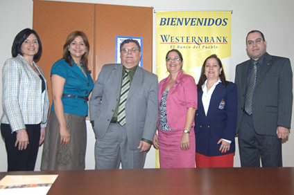 Glenda Irizarry, CPA de Rodríguez, Rivera y Toro; Yanira Morales, coordinadora de Voluntarios del IRS; Prof. Héctor Bravo Vick, decano de ADEM; Dra. Loida Rivera, decana asociada de Asuntos Académicos de ADEM; Maricarmen Rodríguez y Michael Crespo, de Westernbank.