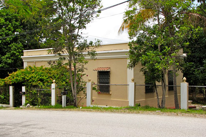 Ubicada en la Carr. 14 en Coamo, esta casa de caminero es hoy una residencia privada.