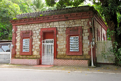 Esta es la única casilla que fue diseñada para un solo caminero y su familia. Su estructura es cuadrada y está localizada en la Carr. 8834 de Guaynabo.