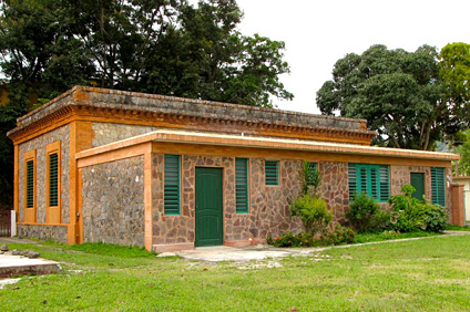 Vista posterior de la casa en la Carr. 14 de Cayey.