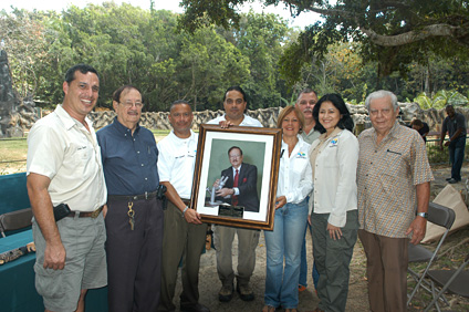 En la actividad se develó una foto del doctor Juan A. Rivero, cuyo nombre designa el Zoológico de Puerto Rico, donada por la Fundación Alumni Colegial.