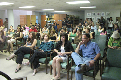 El conversatorio tuvo lugar en una abarrotada Sala Álvarez Nazario de la Biblioteca General.
