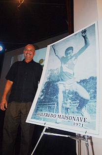 Esta edición de las Justas se dedican al atleta colegial y mayagüezano, Wilfredo Maisonave.