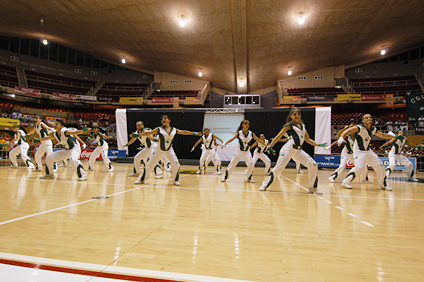 Millennium se coronó como campeón de baile en las Justas del 2006 y 2007. En la foto, la coreografía que le dio su triunfo en 2007.