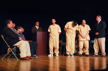 Última escena de la obra, en la que “Chino” es condenado a 90 años de prisión.