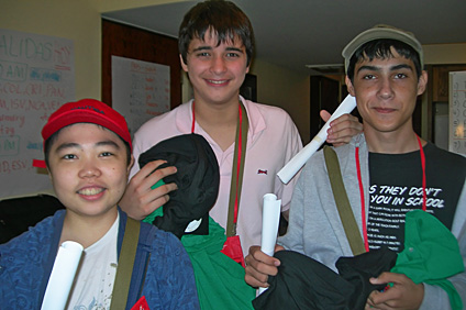 El equipo de Puerto Rico estuvo compuesto por los estudiantes Jack Feng, Anthony Erb y Francis Castro. Todos obtuvieron premiaciones en esta olimpiada internacional.