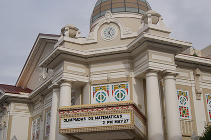 La ceremonia de apertura de la Olimpiada Matemática Centroamericana y del Caribe tuvo como escenario el majestuoso Teatro Yagüez de la Sultana del Oeste.