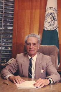 El Dr. José Martínez Picó mientras se desempeñaba como Rector del RUM.