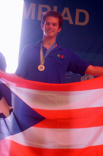 George Arzeno Soltero, es el primer puertorriqueño en obtener medalla de oro en una olimpiada mundial de matemáticas.