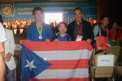 Desde la izquierda George Arzeno Soltero, Jack Feng y el doctor Luis Cáceres, jefe de la delegación.
