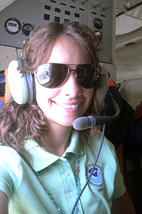 Rosimar Ríos tuvo la oportunidad de ser copiloto de un avión caza huracanes.
