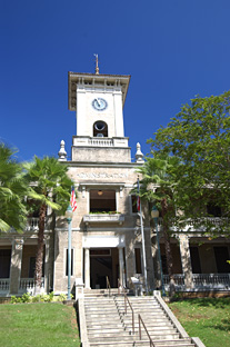 El edificio de Rectoría lleva el nombre de José de Diego, uno de los tres fundadores del Colegio.