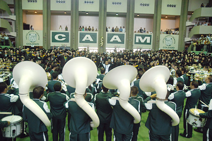 La Banda colegial enardeció los ánimos de todos los presentes con su interpretación del himno Alma Máter.