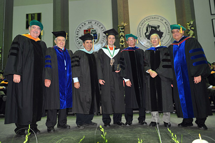 Desde la izquierda, el decano interino de Ingeniería, Benjamín Colucci; el segundo rector del RUM, Fred Soltero Harrington; el profesor Eduardo Soltero; Daniel Soltero Rodríguez, el rector Miguel Muñoz; el doctor Pablo Rodríguez; y el decano de Asuntos Académicos, Jorge Ortiz.