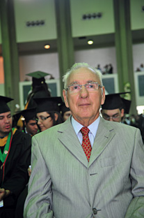 El ingeniero Héctor Rivas también fue uno de los padrinos de la clase 2010.