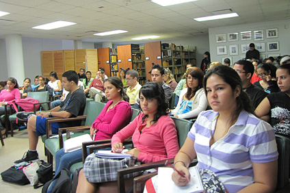 La actividad se llevó a cabo en la Sala Álvarez Nazario de la Biblioteca del RUM.
