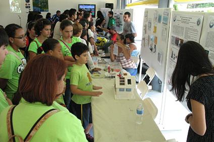 Varias organizaciones colegiales, como Campus Verde, pudieron explicar a los estudiantes el trabajo que realizan.