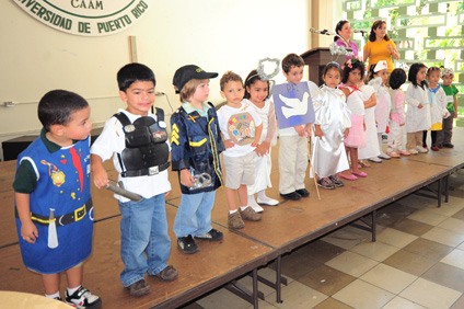Los niños del Centro Preescolar del RUM representaron con sus vestimentas los valores de la ética.