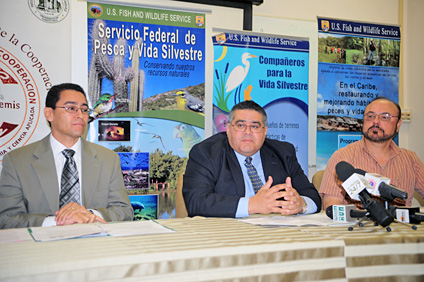 El acuerdo se dio a conocer en una conferencia de prensa en la que participaron el Dr. Fernando Gilbes, director de CoHemis; Edwin Muñiz, supervisor de USFWS; y el Dr. Jorge Rivera Santos, director del CID.