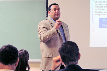 El lanzamiento oficial contó con la participación del ingeniero Carlos Mercado, vicepresidente de Apex Technologies, quien presentó los detalles del desafío.