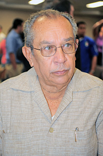 El profesor jubilado del Recinto, don Alfredo González, aseguró que el texto es una gran obra.