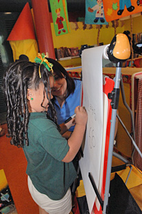 El Centro de Desarrollo Preescolar del RUM utiliza un currículo que emerge de las inquietudes de los niños y niñas.