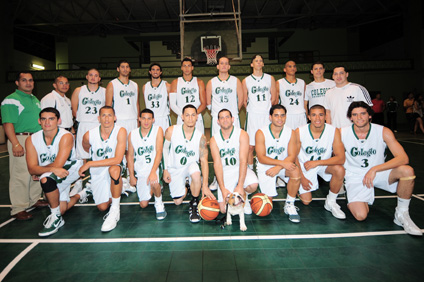 El equipo de baloncesto masculino tiene seis juegos ganados y dos perdidos en su sección.