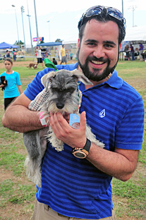 Los dueños de las mascotas aprovecharon la ocasión para mostrar entusiasmados a sus queridos perritos.