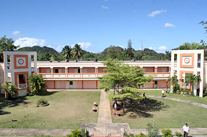 La Escuela Martín García Giusti está ubicada en el Barrio Pájaros de Toa Baja.