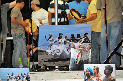 Los protagonistas del documental ofrecieron una muestra de la bomba y la plena mayagüezanas. Al frente, algunas fotos tomadas durante la grabación del video.